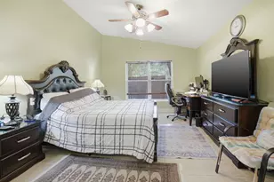 2036 NW 183rd Cir, Pembroke Pines, FL 33029 - Photo 16