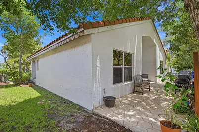 2036 NW 183rd Circle, Pembroke Pines, FL 33029 - Photo 24