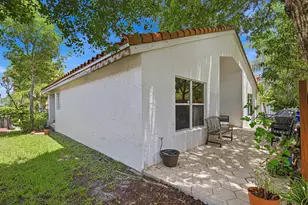 2036 NW 183rd Cir, Pembroke Pines, FL 33029 - Photo 24