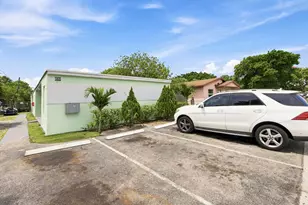 166 SW 3rd St, Deerfield Beach, FL 33441 - Photo 2