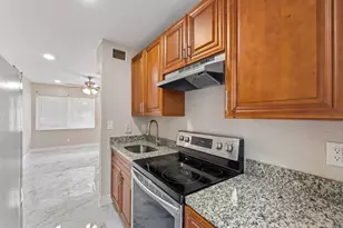 166 SW 3rd St, Deerfield Beach, FL 33441 - Photo 16