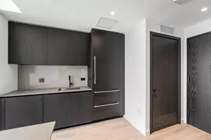 20 NE 11th St, Miami, FL 33132 - Photo 6