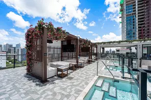20 NE 11th St, Miami, FL 33132 - Photo 26