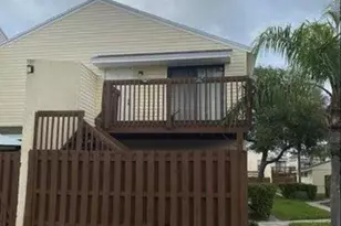 637 Executive Center Dr, West Palm Beach, FL 33401 - Photo 2