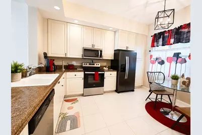 21 Harbour Isle Drive W #105, Fort Pierce, FL 34949 - Photo 2