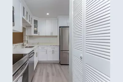454 Lakeview Drive #1, Weston, FL 33326 - Photo 4
