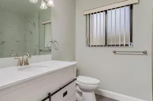 454 Lakeview Dr, Weston, FL 33326 - Photo 8