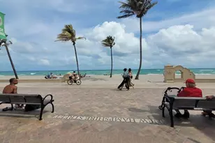 302 New Hampshire St, Hollywood, FL 33019 - Photo 6