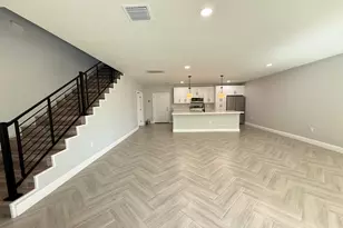 333 NW 41st St, Oakland Park, FL 33309 - Photo 6