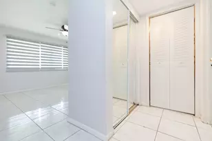 895 N Village Dr N, Saint Petersburg, FL 33716 - Photo 24