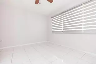 895 N Village Dr N, Saint Petersburg, FL 33716 - Photo 16