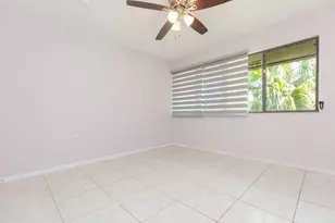 895 N Village Dr N, Saint Petersburg, FL 33716 - Photo 14