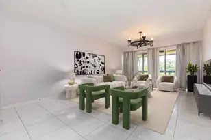 895 N Village Dr N, Saint Petersburg, FL 33716 - Photo 14