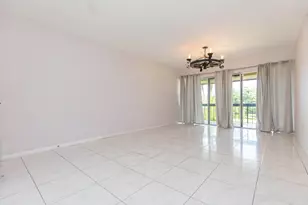 895 N Village Dr N, Saint Petersburg, FL 33716 - Photo 12