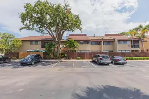 895 N Village Dr N, Saint Petersburg, FL 33716 - Photo 36