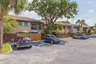 895 N Village Dr N, Saint Petersburg, FL 33716 - Photo 34