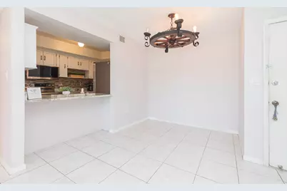 895 N Village Drive N #204, Saint Petersburg, FL 33716 - Photo 8