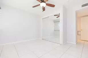 895 N Village Dr N, Saint Petersburg, FL 33716 - Photo 20