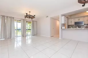 895 N Village Dr N, Saint Petersburg, FL 33716 - Photo 2