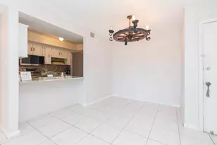 895 N Village Dr N, Saint Petersburg, FL 33716 - Photo 8