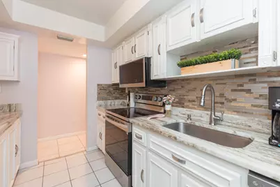 895 N Village Drive N #204, Saint Petersburg, FL 33716 - Photo 4