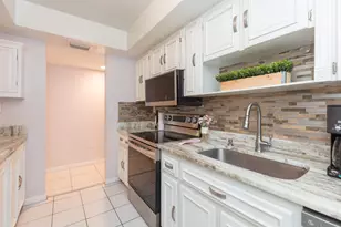 895 N Village Dr N, Saint Petersburg, FL 33716 - Photo 4