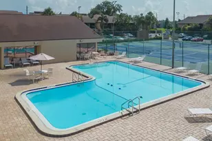 895 N Village Dr N, Saint Petersburg, FL 33716 - Photo 42