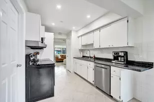 4521 NE 2nd Ave, Oakland Park, FL 33334 - Photo 10