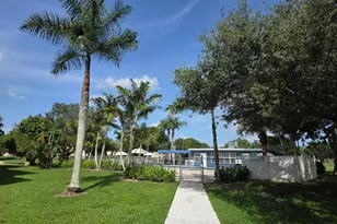 9441 Evergreen Pl, Davie, FL 33324 - Photo 32