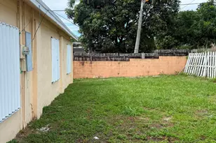1017 W Lakewood Rd, West Palm Beach, FL 33405 - Photo 10