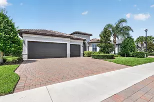 604 SE Monteiro Dr, Port Saint Lucie, FL 34984 - Photo 1