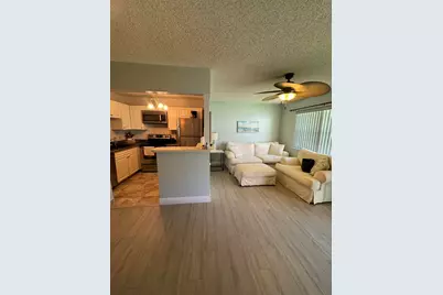 33 Lake Vista Trail #104, Port Saint Lucie, FL 34952 - Photo 4