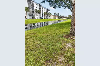 4820 Lucerne Lakes Boulevard W #402, Lake Worth, FL 33467 - Photo 2