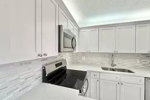 255 Lake Arbor Dr, Palm Springs, FL 33461 - Photo 8