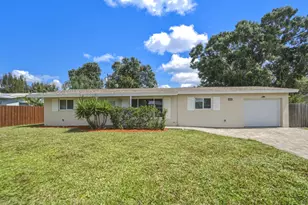 1956 SW 1st Pl SW, Vero Beach, FL 32962 - Photo 2