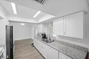1956 SW 1st Pl SW, Vero Beach, FL 32962 - Photo 16