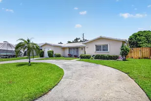 1241 SW 28th Ave, Boynton Beach, FL 33426 - Photo 2