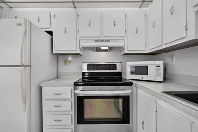 40 Burgundy A, Delray Beach, FL 33484 - Photo 14