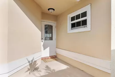 8821 Lake Park Circle N, Davie, FL 33328 - Photo 6