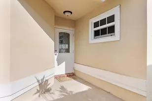 8821 Lake Park Cir N, Davie, FL 33328 - Photo 6