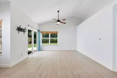 8821 Lake Park Circle N, Davie, FL 33328 - Photo 10