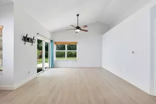 8821 Lake Park Cir N, Davie, FL 33328 - Photo 10