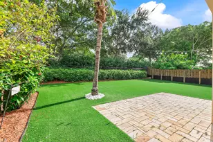 8821 Lake Park Cir N, Davie, FL 33328 - Photo 34