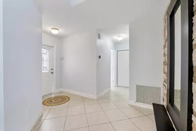 8821 Lake Park Circle N, Davie, FL 33328 - Photo 20