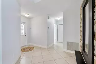 8821 Lake Park Cir N, Davie, FL 33328 - Photo 20