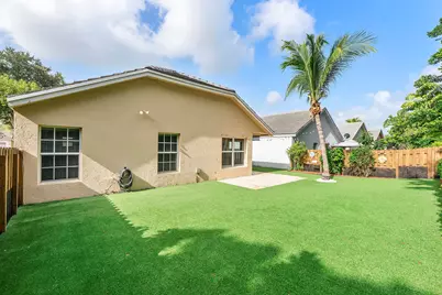 8821 Lake Park Circle N, Davie, FL 33328 - Photo 38