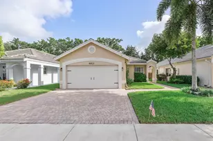 8821 Lake Park Cir N, Davie, FL 33328 - Photo 4