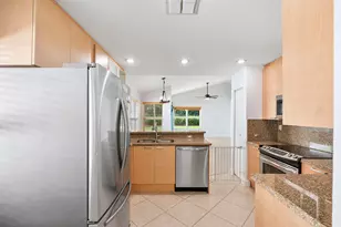 8821 Lake Park Cir N, Davie, FL 33328 - Photo 18