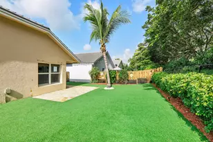 8821 Lake Park Cir N, Davie, FL 33328 - Photo 40