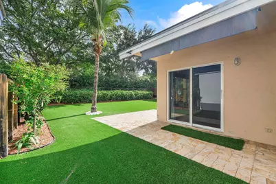 8821 Lake Park Circle N, Davie, FL 33328 - Photo 32